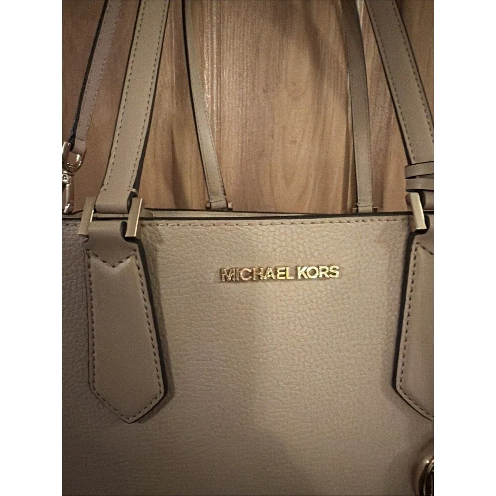MICHAEL KORS  Pre-Owned Large 3-in-1 Tote Bag. Nude Color.  Excellent Condition!